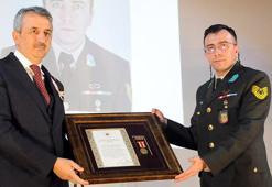 Suriye'de yaralanan astsubaya 'Devlet Övünç Madalyası' verildi