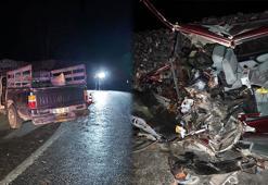 Bursa'da otomobil ile kamyonet çarpıştı: 1 ölü, 3 yaralı