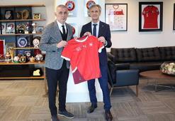 İsviçre Futbol Federasyonu Başkanı Blanc, Hacıosmanoğlu'nu makamında ziyaret etti