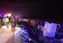 Aksaray'da yolcu otobüsü devrildi: 20 yaralı