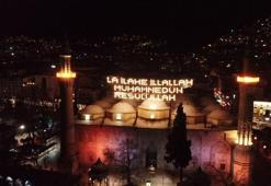 Zorlu hava şartlarında, 70 metre yükseklikte 'mahya' mesaisi