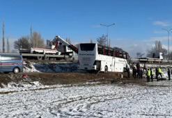 Yolcu otobüsü şarampole devrildi; 1 ölü, 25 yaralı