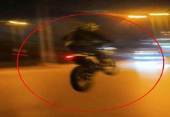 Akrobatik hareketlerle trafiği tehlikeye atan motosikletli yakalandı