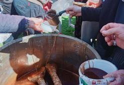 Manisa'da karma töreninde mesir macunu kuyruğu