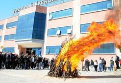 Edirne'de nevruz kutlamaları; ateş üzerinden atlayıp, yumurta tokuşturdular