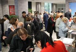 İzmir'de CHP'liler, cumhurbaşkanı adayını belirlemek için oy kullanılıyor