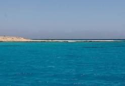 Kızıldeniz'de 44 turist taşıyan denizaltı battı