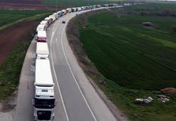 TIR sürücüleri, bayramda sınır kapısında kuyrukta