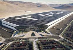 İtalya'da Tesla bayisinde 17 otomobil yandı