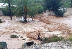 Yunanistan'da şiddetli yağış Kiklad Adaları'nda sele neden oldu