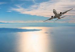 Hint Okyanusu üzerindeki uçakta yolcu kapıyı açmaya çalıştı