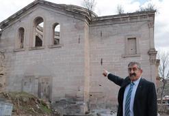 Definecilerin tahribatına uğrayan tarihi kilise için restorasyon talebi