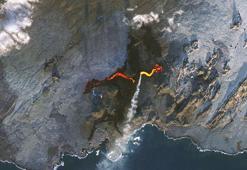 İzlanda'da volkanik hareketlilik nedeniyle turistik bölge boşaltıldı
