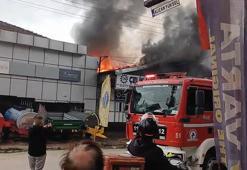 Alev alev yanan iş yeri kullanılamaz hale geldi