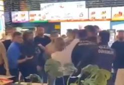 Bursa'da bir AVM'de iki grup arasındaki kavga kamerada