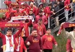 Galatasaray taraftarları derbi için Kadıköy'e hareket etti