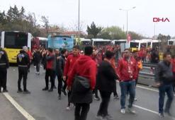 Galatasaraylı taraftarlar, Fenerbahçe derbisi için Kadıköy’e ulaştı