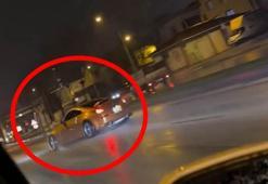 Yağmur sonrası kaygan zeminde drift attı