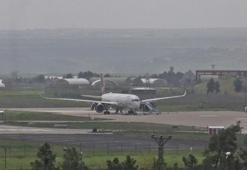 Rahatsızlanan yolcu için Diyarbakır’a acil iniş yapan uçak, arıza nedeniyle kalkış yapamadı