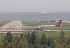 Yolcusu rahatsızlanınca acil iniş yapıp, arızalanan İngiliz uçağı yeniden havalandı