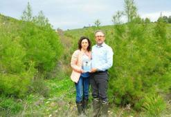 Doktor çiftin kitap geliri ile toprakla buluşturdukları fidanlar boylarını aştı