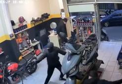 Beyoğlu’nda motosiklet tamirhanesini basıp kurşun yağdırdı