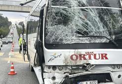 Uşak'ta işçi taşıyan midibüs, servis otobüsüne çarptı; 20 yaralı