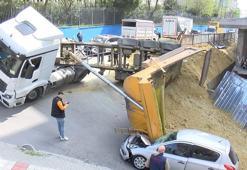 Bağcılar'da hafriyat kamyonu otomobilin üzerine devrildi