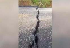 Sakarya'da 2 ilçeyi bağlayan yol çöktü