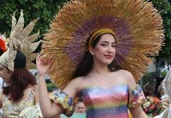 Uluslararası Adana Portakal Çiçeği Karnavalı'nda kortej yürüyüşü renkli görüntülere sahne oldu