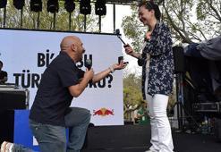 Runtalya'nın ödül töreninde evlilik teklifi