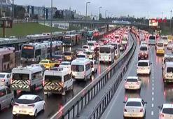 İstanbul'da trafik yoğunluğu yaşanıyor