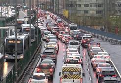 İstanbul’da akşam saatlerinde trafik yoğunluğu arttı