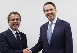 Bakan Bayraktar, Pakistan Enerji Bakanı Leghari ile bir araya geldi