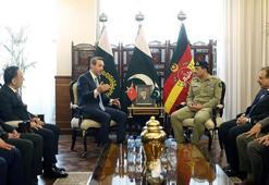 Bakan Bayraktar, Pakistan Kara Kuvvetleri Komutanı Münir ile bir araya geldi