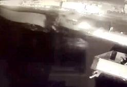 Sebze yüklü TIR'ın devrildiği kaza, güvenlik kamerasında