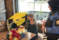 Görevde olduğu için kızının doğum gününü kutlayamayan polise, meslektaşlarından sürpriz