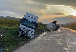 Tavuk yağı yüklü TIR, dorsesinden ayrılıp tarlaya savruldu: 1 yaralı