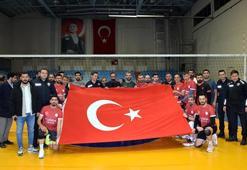 Kavga ihbarına giden polislere bayraklı ve çiçekli sürpriz