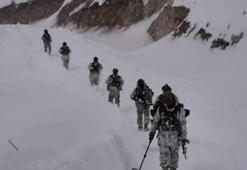 MSB, Mehmetçiğin karlı arazideki görüntülerini paylaştı