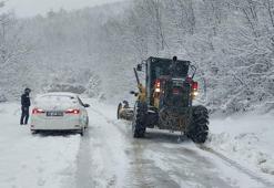 Amasya’da 63 köy yolu kardan kapandı