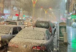 Erzincan'da kar; sürücüler zor anlar yaşadı