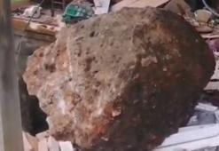 Rize’de heyelan; yamaçtan kopan kayalar eve çarptı