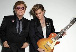 Elton John kariyerinde 10’uncu kez müzik listelerinde zirvede