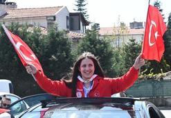 Dünya şampiyonu Esma Nur'a coşkulu karşılama