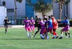 Amatör maçta saha karıştı