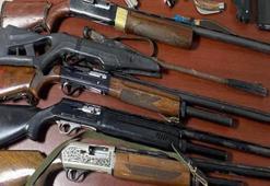 Jandarmadan kaçak sigara ve silah operasyonu; 3 gözaltı