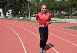 58 yaşındaki atlet, 400 metrede Balkan rekorunu kırdı