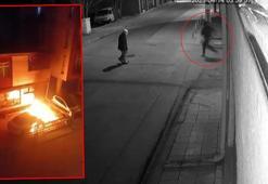 Park halindeki otomobili kundaklayıp kaçtı