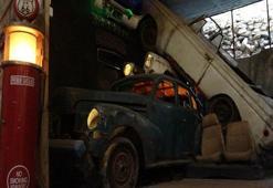 Amerika'da gördü, 4 katlı evinin zemin katını 'araç mezarlığı'na dönüştürdü